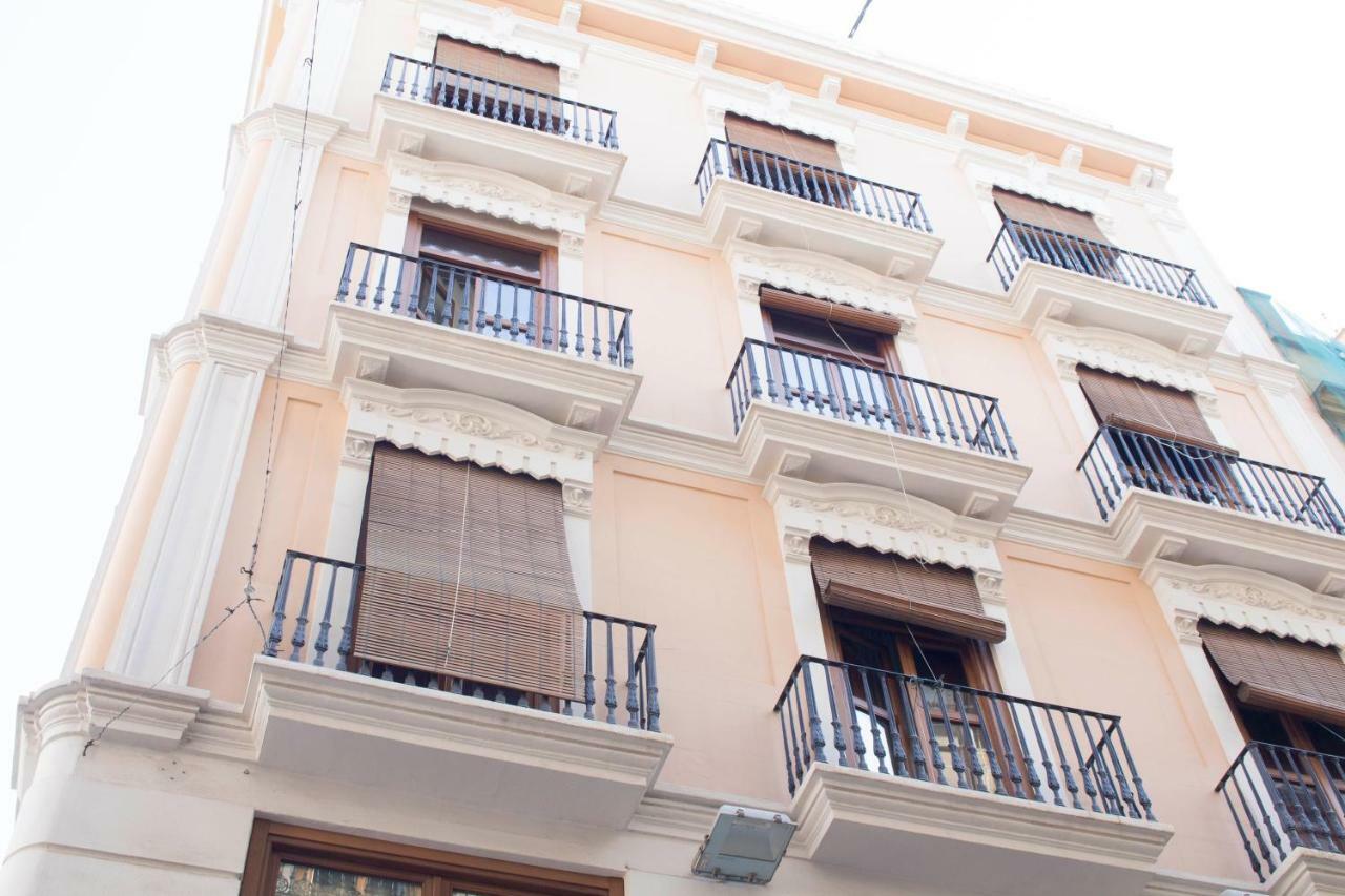 Living Valencia Apartments - Merced Exterior foto